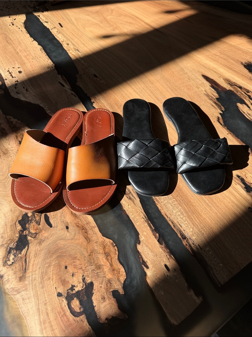 Roxy Women’s Tan & Black Slide Sandals Bundle